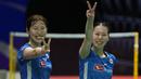 Selebrasi kemenangan ganda putri Jepang, Rena Miyaura/Ayako Sakuramoto setelah mengalahkan wakil Indonesia, Meilysa Trias Puspitasari/Rachel Allessya Rose pada partai keempat laga pamungkas Grup C Piala Uber 2024 di Hi-Tech Zone Sports Centre Gymnasium, Chengdu, China, Rabu (1/5/2024). Rena Miyaura/Ayako Sakuramoto menang dua gim langsung (21-9, 21-15). (AP Photo/Ng Han Guan)