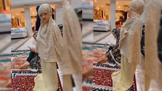Masih Kecil, Ini Potret Gemas 5 Anak Selebriti Saat Belajar Sholat