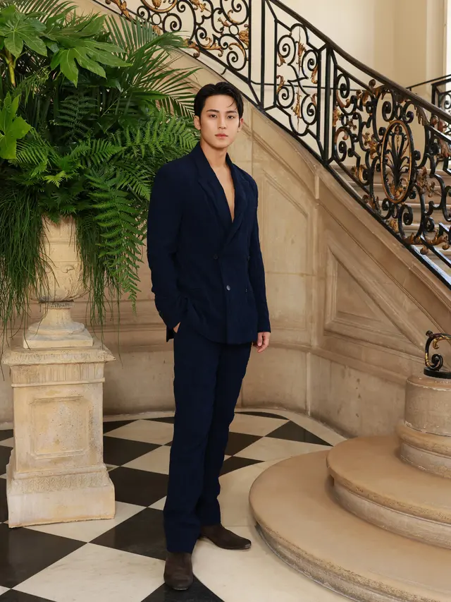 Gaya Terbaik Selebriti di Dior Haute Couture Fall/Winter 2026/2027, Han So Hee hingga MINGYU Tampil Elegan