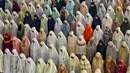 Umat ​​Islam mengikuti sholat Idul Adha di Lhokseumawe, Aceh pada 29 Juni 2023. (AZWAR IPANK/AFP)