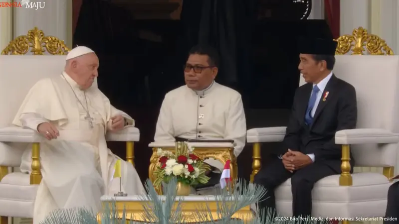 Paus Fransiskus dan Presiden Jokowi berbincang di beranda Istana Merdeka atau veranda talk, Rabu (4/9/2024).