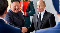 Pemimpin Korea Utara Kim Jong-un dan Presiden Rusia Vladimir Putin di Vladivostok, Kamis 25 April 2019 (Yuri Kadobnov / AFP PHOTO)