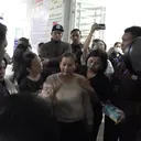 Momen Kepala BGN Bersimpuh Hadapi Murka Orang Tua Korban Keracunan MBG