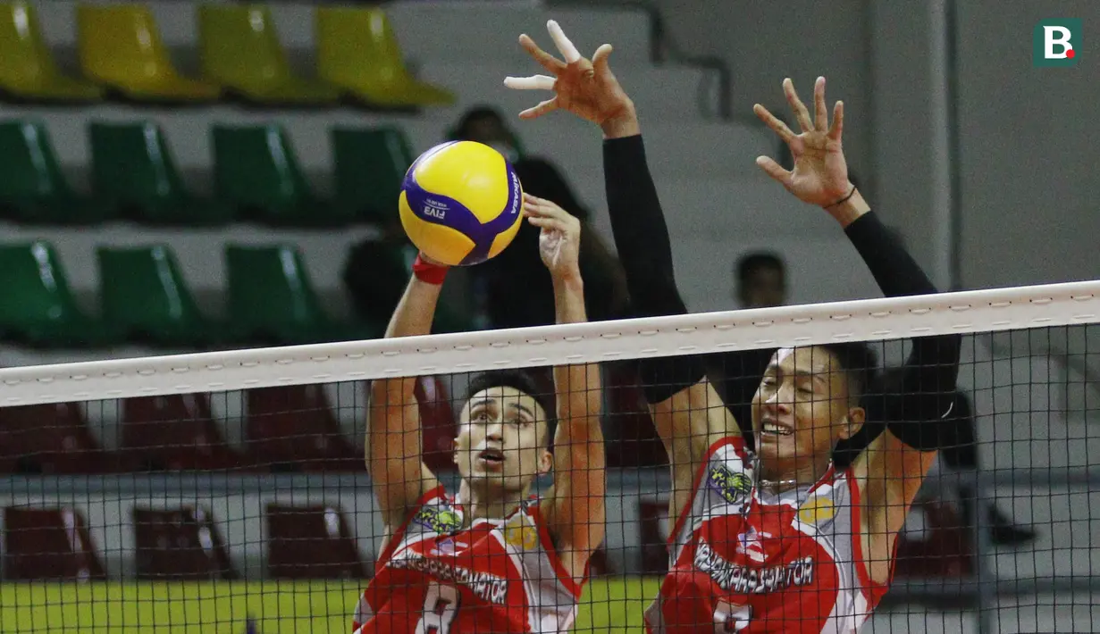 Hasilnya, Surabaya Bhayangkara Samator berhasil menang 25-23 atas Jakarta Pertamina Pertamax di set ketiga sekaligus membuat skor akhir menjadi 3-0. (Bola.com/M Iqbal Ichsan)