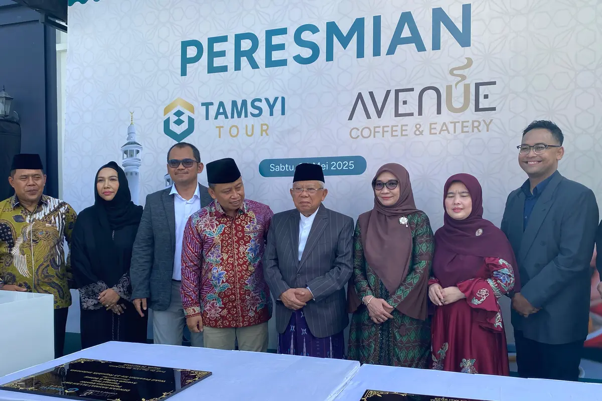Wakil Presiden RI ke-13 K.H. Ma’ruf Amin menghadiri peresmian kantor Tamsyi Tour dan Avenue Coffee & Eatery di Depok. Ia mengapresiasi langkah Tamsyi sebagai penyelenggara perjalanan umroh yang mengedepankan inovasi dalam pelayanan (Istimewa)