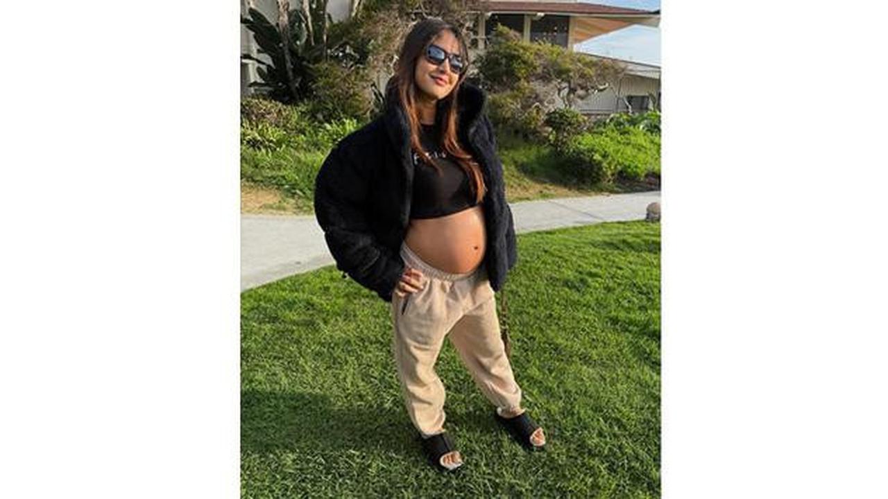 6 Pesona Aurelie Moeremans Pamer Baby Bump, Tampil Glowing dan Menawan