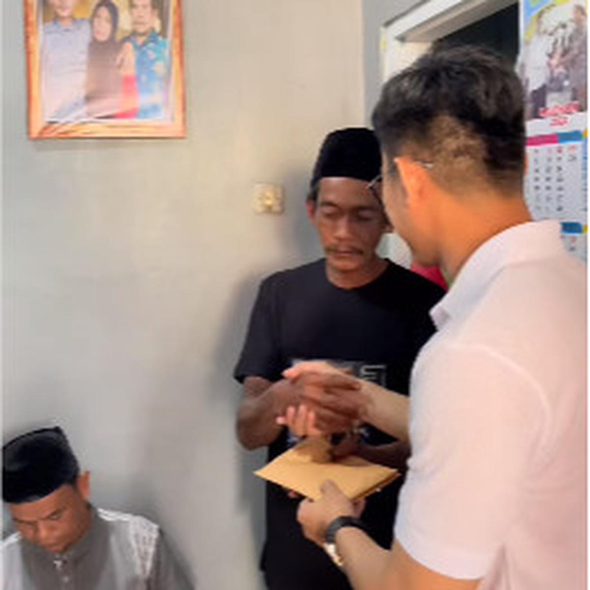 Bertubi-tubi Rezeki Didapat Penjual Es Teh Usai Dihina Gus Miftah