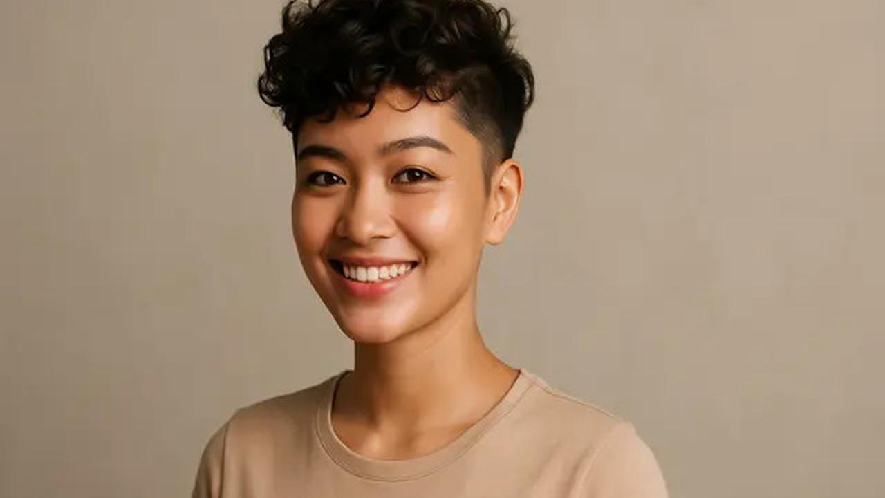 7 Potongan Rambut Pendek Keriting Mengembang, Tampil Fresh dan Natural