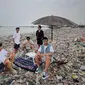 Sebuah pantai di Banten penuh dengan sampah. (Dok: Instagram Pandawa Lima)