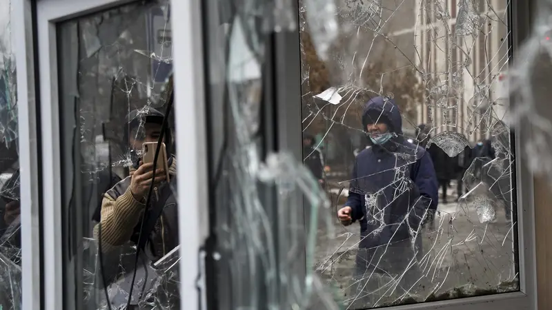 Bentrokan Polisi dan Demonstran di Kazakhstan