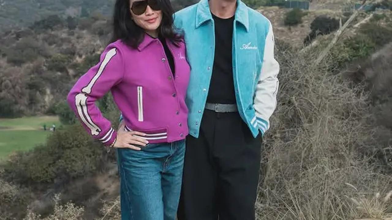 6 Potret Tampilan Luna Maya hingga Ussy Sulistiawaty Bersama Keluarga Berfoto di Depan Hollywood Sign, Sebelum Kebakaran di Los Angeles