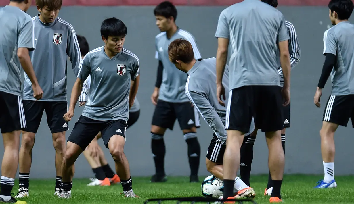 Para pemain Jepang saat mengikuti sesi latihan di Belo Horizonte, Brasil (23/6/2019). Jepang masih memiliki asa lolos ke 8 besar Copa America setelah bermain imbang 2-2 atas  Uruguay. (AFP Photo/Douglas Magno)