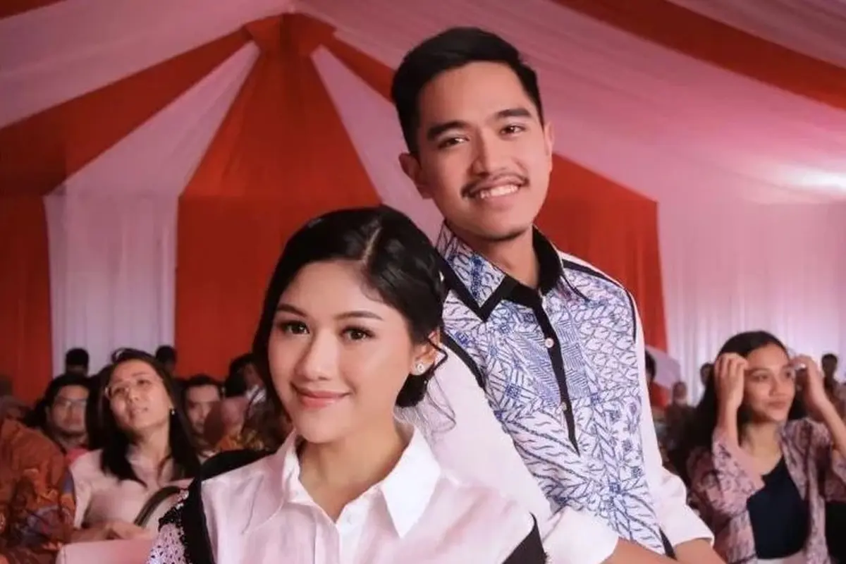 Tampilan Erina Gudono Dampingi Kaesang yang Jadi Sorotan, Padukan Etnik dan Heels Mahal