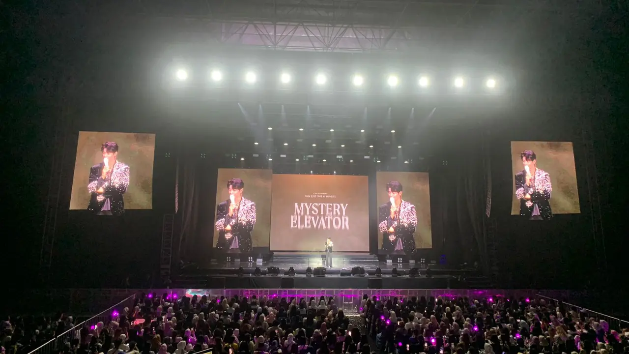 Cha Eun Woo menggelar fan concert bertajuk 'Just One 10 Minute Mystery Elevator'