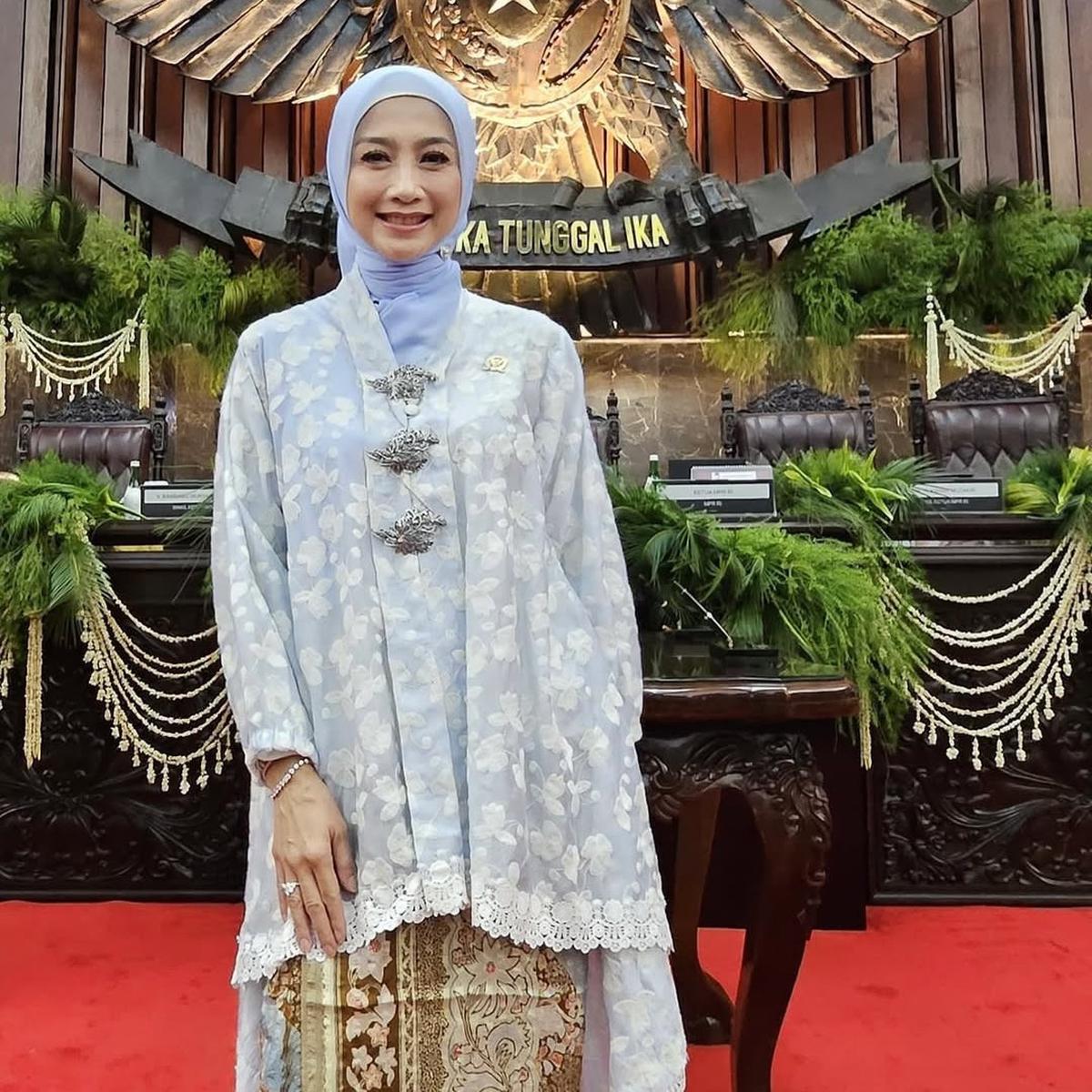 Profil dan Tangga Karir Desy Ratnasari dari Artis Mudah hingga Jadi Pejabat