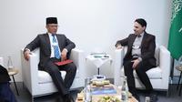 Menteri Luar Negeri Republik Indonesia Sugiono, mengadakan pertemuan bilateral dengan Menteri Luar Negeri Arab Saudi, Pangeran Faisal Bin Farhan Al Saud, di sela-sela World Economic Forum (WEF) Annual Meeting 2025, Rabu (22/1/2025). (Dok. Kemlu RI)
