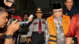 Waryono Karno menjalani pemeriksaan sebagai tersangka terkait kasus dugaan penerimaan hadiah atau janji dalam kegiatan di Kementerian ESDM, Jakarta, Selasa (6/1/2015). (Liputan6.com/Miftahul Hayat)