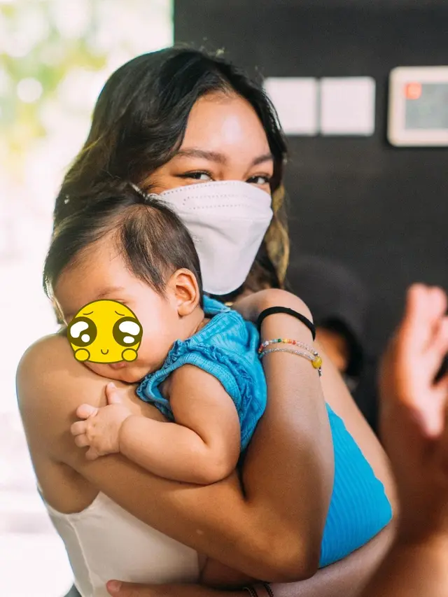 6 Potret Naura Ayu dan Neona Ayu Momong Adik Bungsu, Kompak Banget