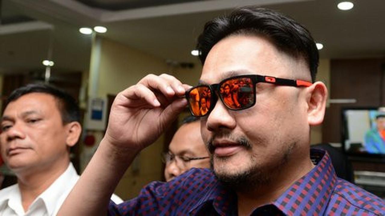 Farhat serahkan diri dengan gaya ala Kim Jong Un
