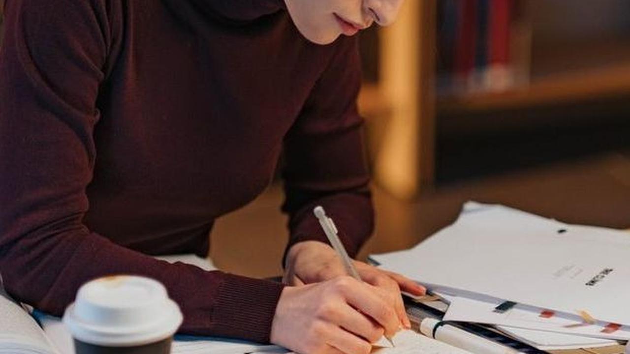Menulis Buku Harian (Diary) yang Bisa Menjadi Tempat Refleksi Diri