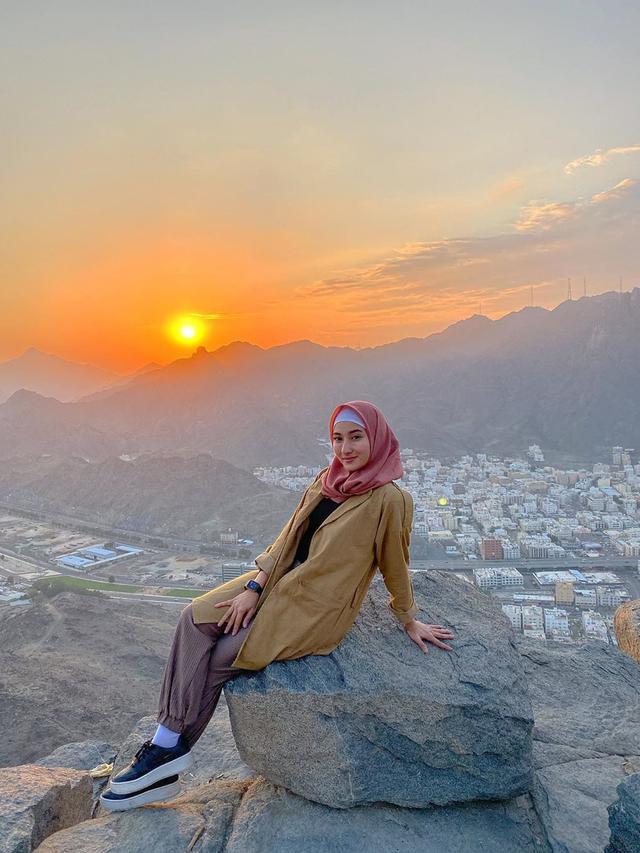 Naomi Zaskia Steals Attention With 6 Beautiful Hijab Portraits Yogayust97 S Blog Sepatu sempit untuk kekasihku mayang. naomi zaskia steals attention with 6