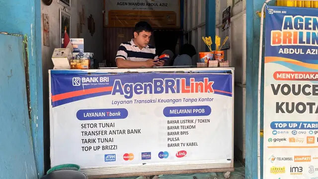 Abdul Aziz (24) Pemilik Agen BRILink di Kawasan Jonggol