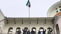 Kedutaan Suriah di Rusia Kibarkan Bendera Tiga Bintang Milik Pemberontak