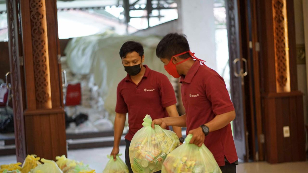 Antam Gerak Cepat Turunkan Tim Tanggap Darurat dan Sumbang Ribuan Sembako di Tengah Banjir Kalbar