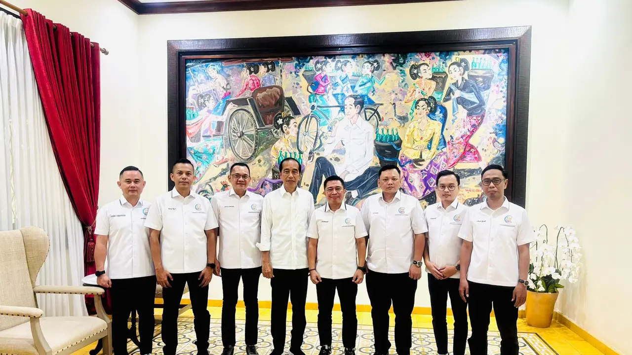 Pengurus Dewan Eksekutif Nasional Rampai Nusantara melakukan kunjungan ke kediaman presiden RI ke 7 Joko Widodo (Jokowi) di Solo, Jawa Tengah, Selasa (29/10) (Istimewa)