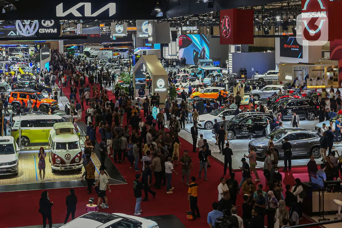 Resmi Dibuka, Pengunjung Padati Pameran Otomotif GIIAS 2024
