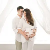 Olla Ramlan tengah hamil anak kedua buah cintanya dengan Aufar Hutapea.  Usia kehahilan anak keduanya kini telah mulai berjalan sembilan bulan. Potret kebahagiaan keduanya jelang menanti kehadiran anaknya lahir. (Instagram/ollaramlanaufar)