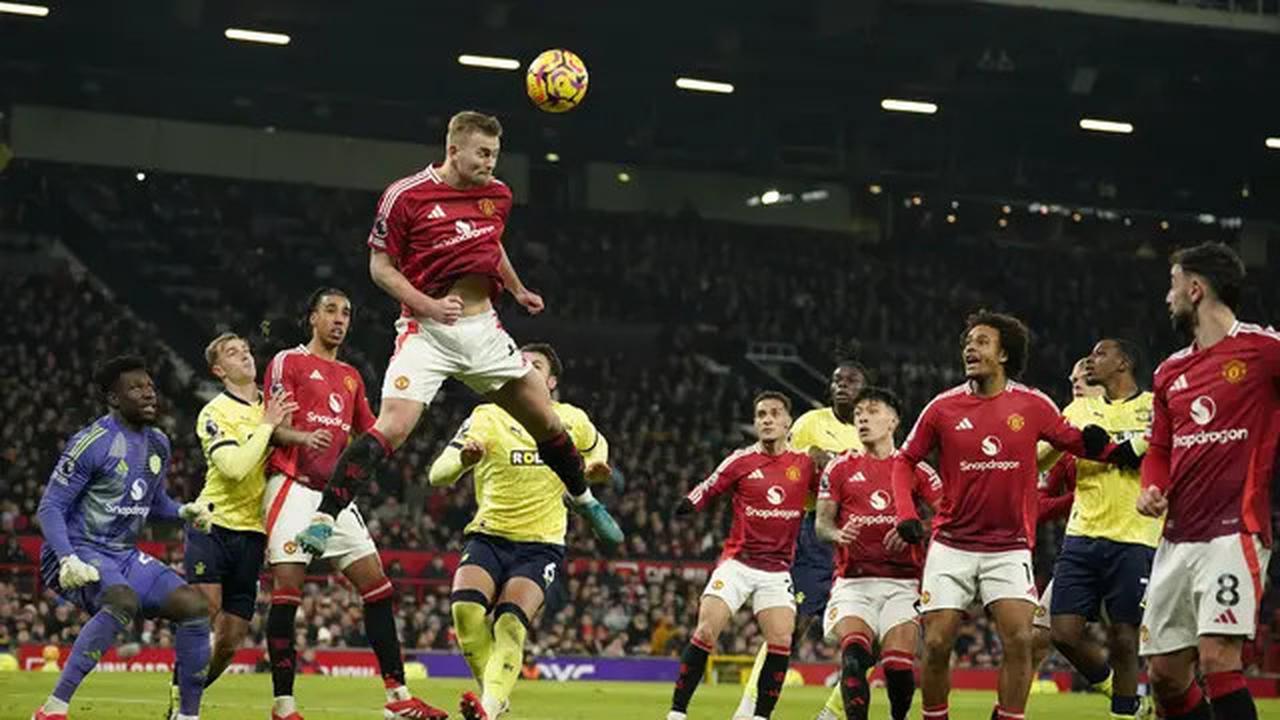Joshua Zirkzee Terancam Hukuman atas Gestur Tak Senonohnya saat MU Kalahkan Southampton