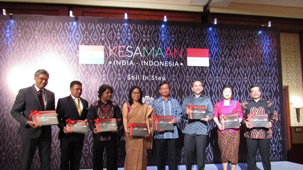Duta Besar India untuk Indonesia Nengcha Lhouvum Mukhopadhaya dalam acara peluncuran buku berjudul 'Kesamaan' (Liputan6.com/Teddy Tri Setio Berty)