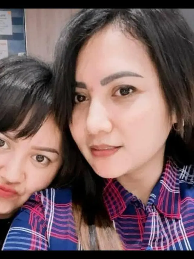 6 Potret Dwi Yuslianti Ibunda Happy Asmara, Parasnya Awet Muda