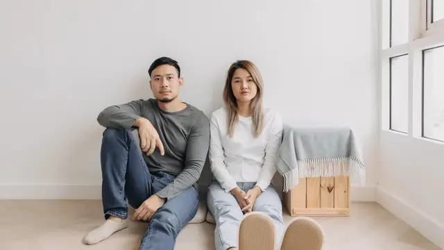 couple agustus silent treatment