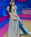 Menjadi salah satu pengisi acara di salah satu tayangan televisi, Ayu pun kerap tampil maksimal. Terbaru ia mengenakan slit dress panjang dipadukan celana panjang denim serta headscarf bak perempuan Korea. [@ayutingting92]