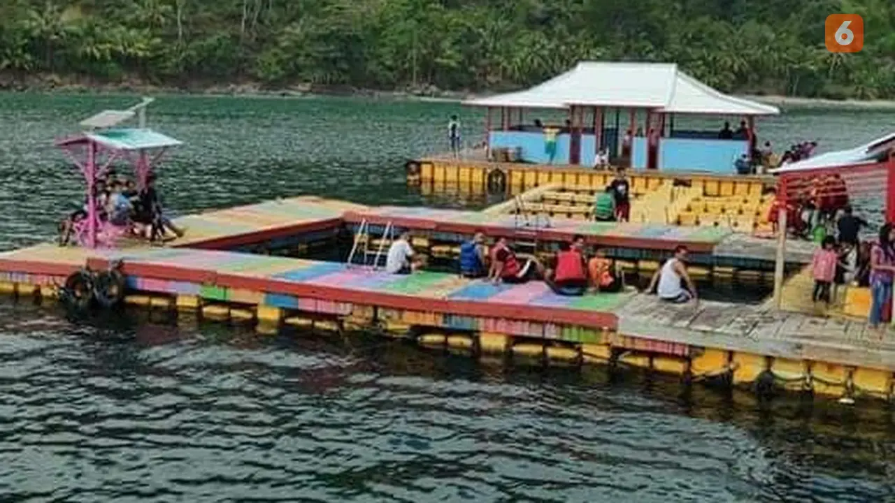 Rumah Apung Rembeng Raya Trenggalek (Liputan6.com)