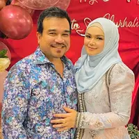 Siti Nurhaliza bersama suami (Instagram/ctdk)
