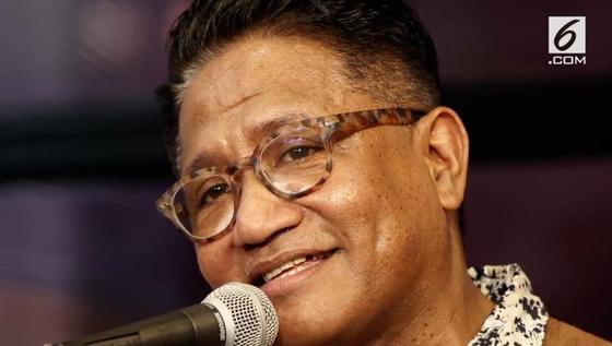 VIDEO: Live Accoustic Andre Hehanusa - Versace On The Floor