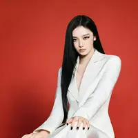 Kali ini, sorotan tertuju pada Ningning, member aespa, yang resmi diumumkan sebagai Global Brand Ambassador terbaru untuk Gucci. [@imnotningning/Gucci].
