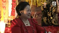 Ketua Umum PDIP, Megawati Soekarnoputri, saat mengumumkan calon kepala daerah untuk Pilkada Bali 2018. (Liputan6.com/Nanda Perdana Putra)