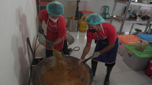 Meracik Minuman Jahe Merah Instan