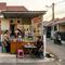 Desain Warung Kecil di Depan Rumah (created by AI)