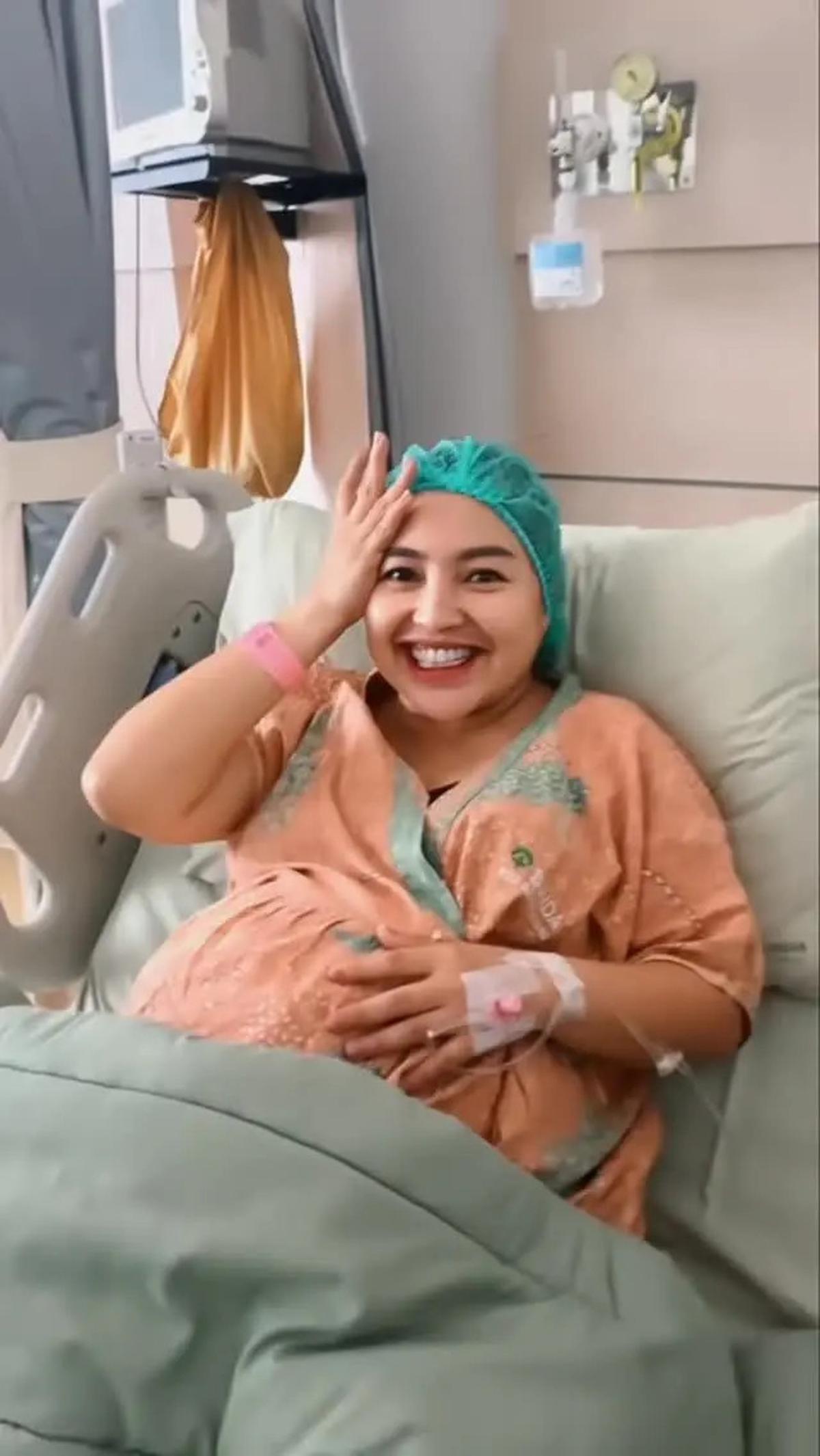 Dukacita 6 Artis Setelah Mpok Alpa Meninggal Dunia, Baim Wong Tak Percaya Sampai Cek Google