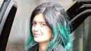 Hmm.. Kylie Jenner pun pernah punya rambut lepek loh! (bornrealist)