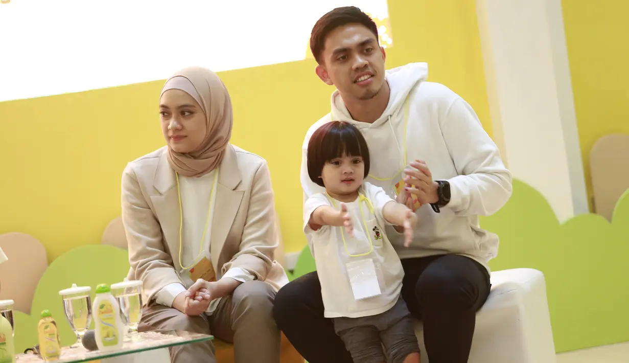 Ayudia Bing Slamet dan Ditto Percussion