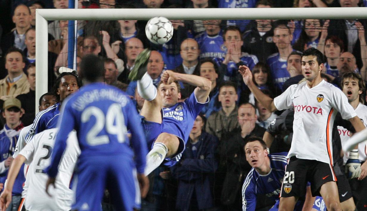 Roman Abramovich membeli Andriy Shevchenko seharga £ 30 juta. Ia gagal unjuk ketajaman di The Blues dengan mengemas 22 gol dalam tiga tahun. (Foto: AP/Bernat Armangue)
