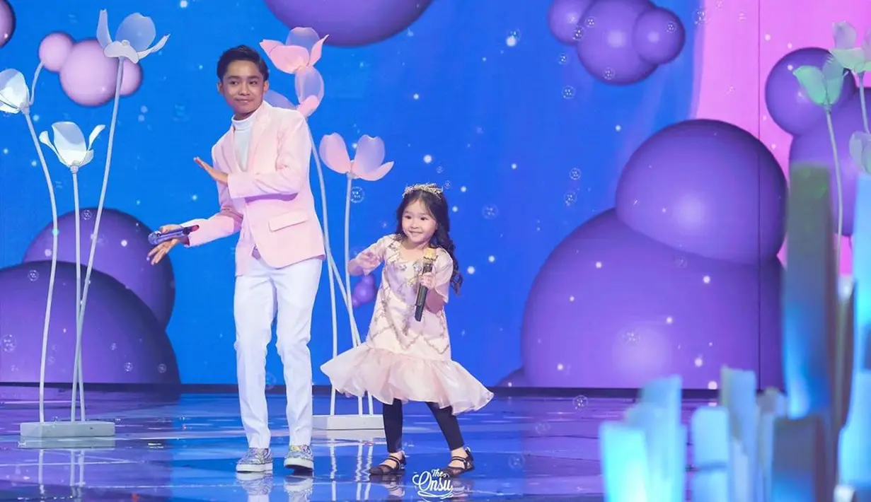 "Itu kali pertama Cici ditantang sama TV untuk main piano dan itu H-3. Awalnya cuma nyanyi tapi ada treatment khusus yang mereka kayak gitu. akhirnya cici diomongin, ya dia mau. Kan dia memang les piano. Ya ada bersyukurnya les yang dia jalanin ada manfaatnya lah," kata Ruben.