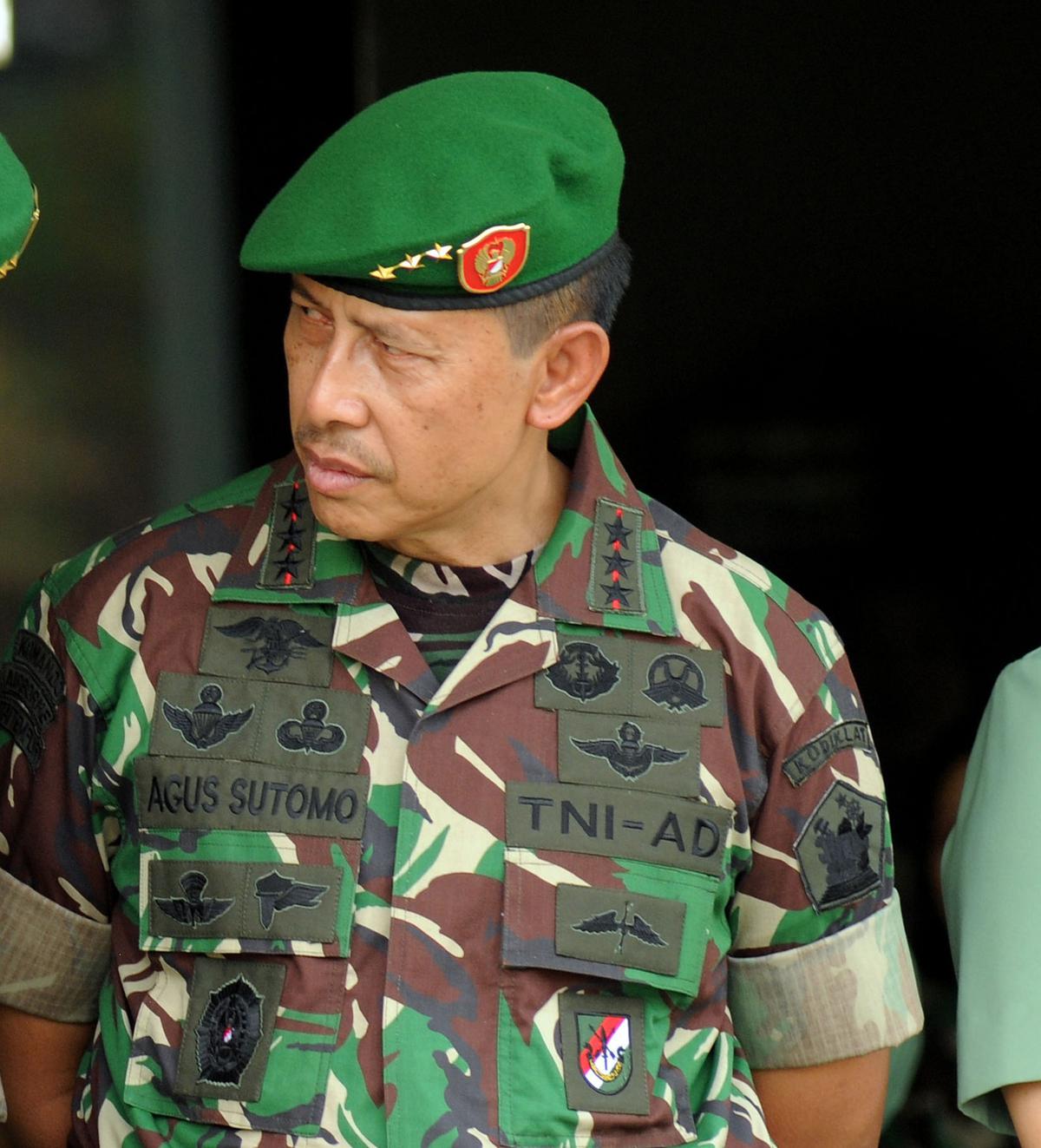 20150917-Letjen Agus Sutomo Serahkan Pasukan ke Mayjen Teddy Lhaksmana-Jakarta