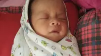 Bayi Baru Lahir Dibuang di Pinggir Jalan Duren Sawit. (Liputan6.com/Rezki Aprilia)